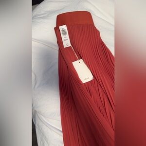Aritzia Twirl Skirt - Rosy Red